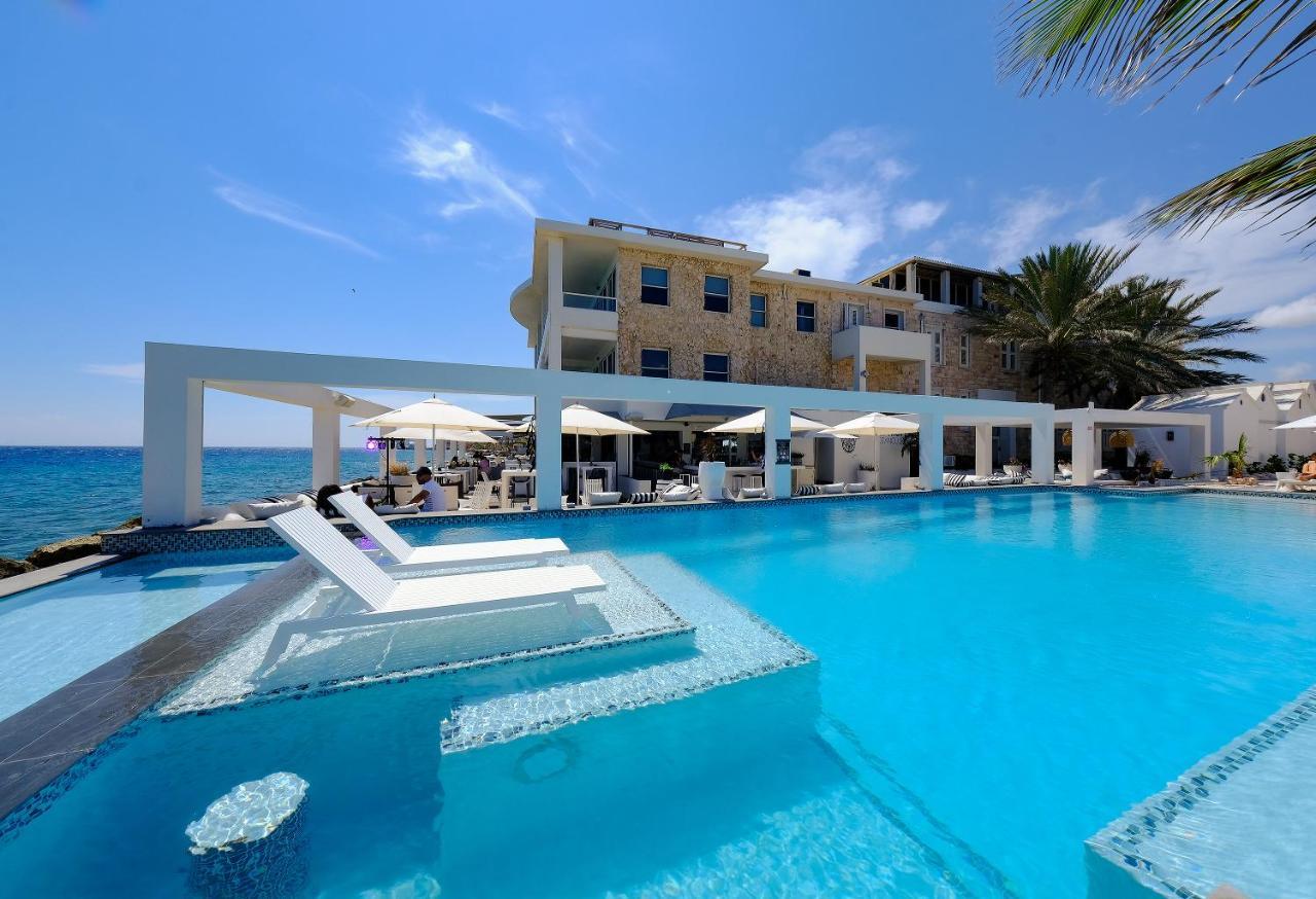 Saint Tropez Boutique Hotel Виллемстад Экстерьер фото