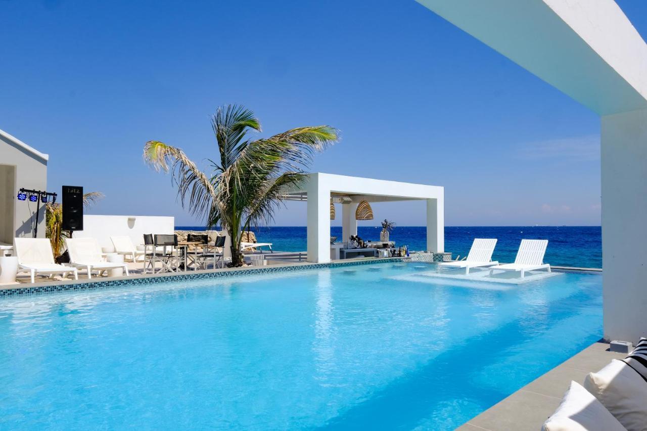 Saint Tropez Boutique Hotel Виллемстад Экстерьер фото