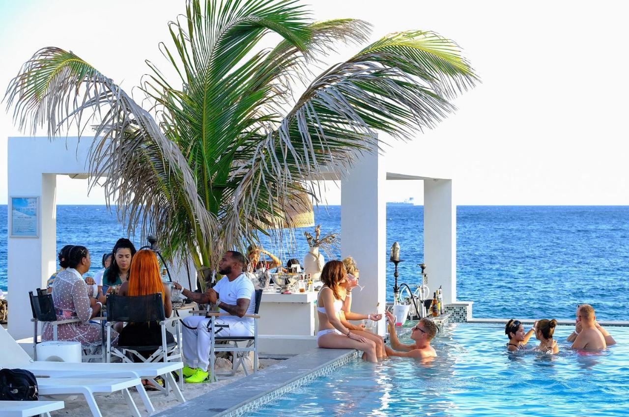 Saint Tropez Boutique Hotel Виллемстад Экстерьер фото
