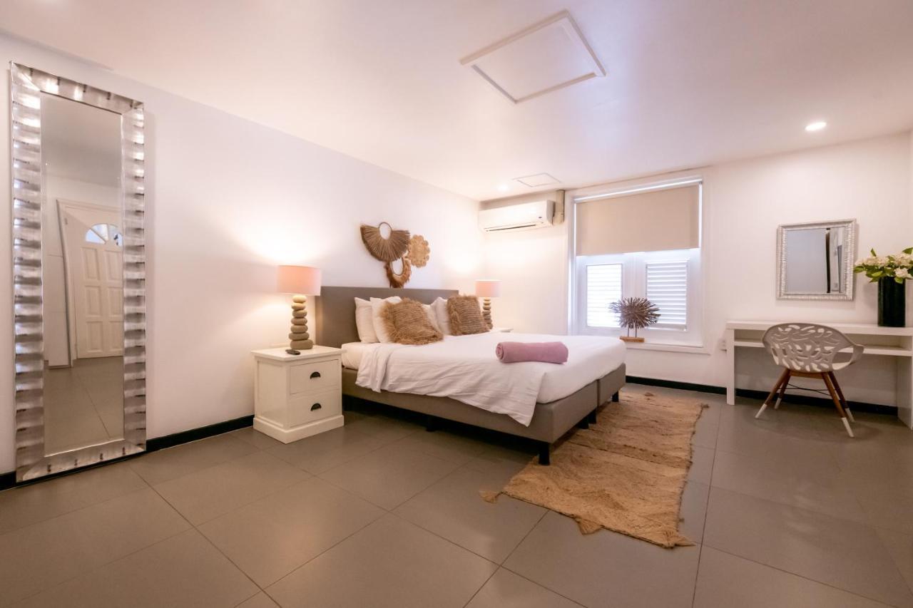 Saint Tropez Boutique Hotel Виллемстад Номер фото