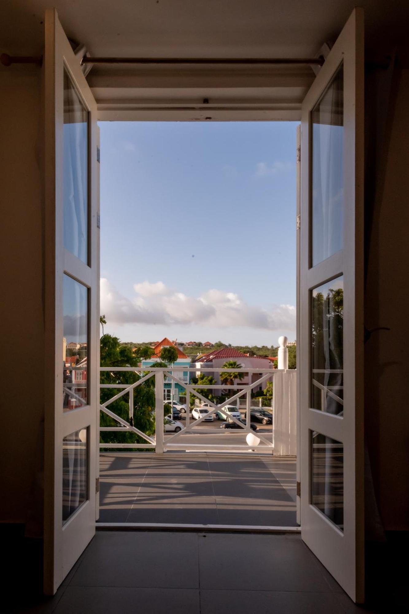 Saint Tropez Boutique Hotel Виллемстад Номер фото